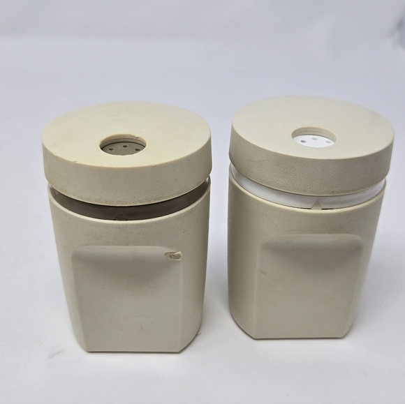 VINTAGE 1970S TUPPERWARE CREAM & SUGAR BUTTER SALT & PEPPER BEIGE HARVEST GOLD - Picture 9 of 16